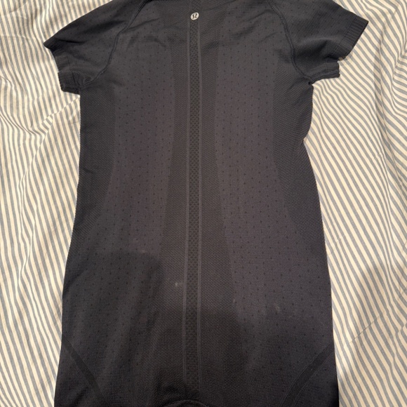 Lululemon size 4 running shirt swiftly tech - Picture 3 of 3